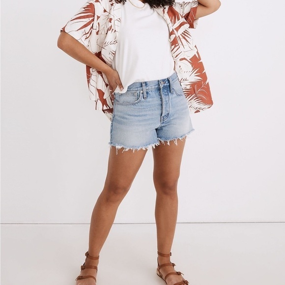 Madewell Relaxed Denim Shorts in Rosemount Wash: Destroyed Hem Edition - Picture 3 of 10